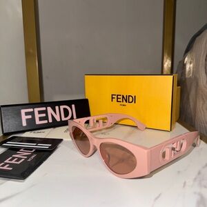 FENDI O’Lock Cat Eye Sunglasses full set